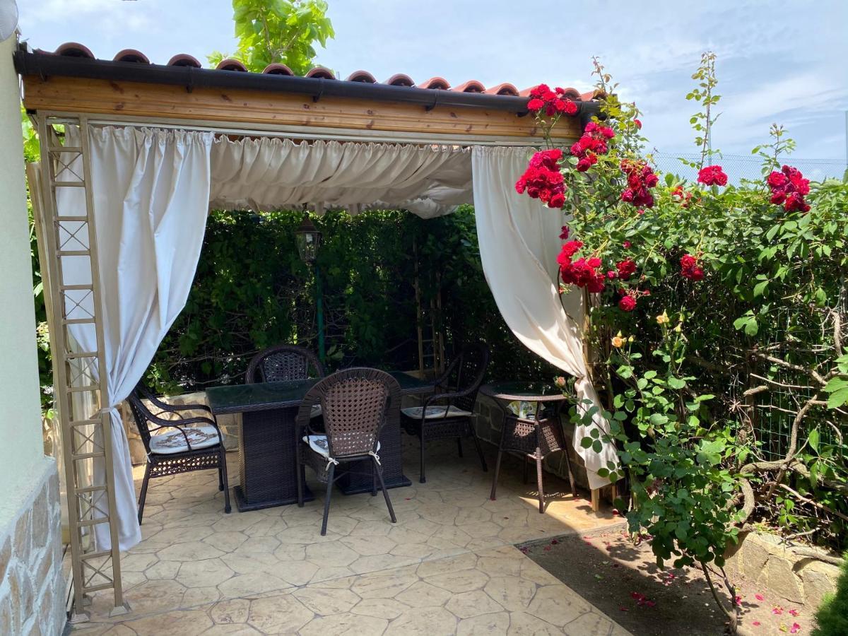 Sunny Guest House Ravda Exterior photo