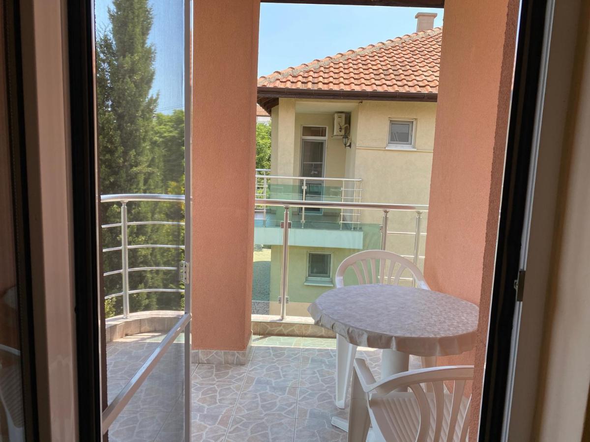 Sunny Guest House Ravda Exterior photo